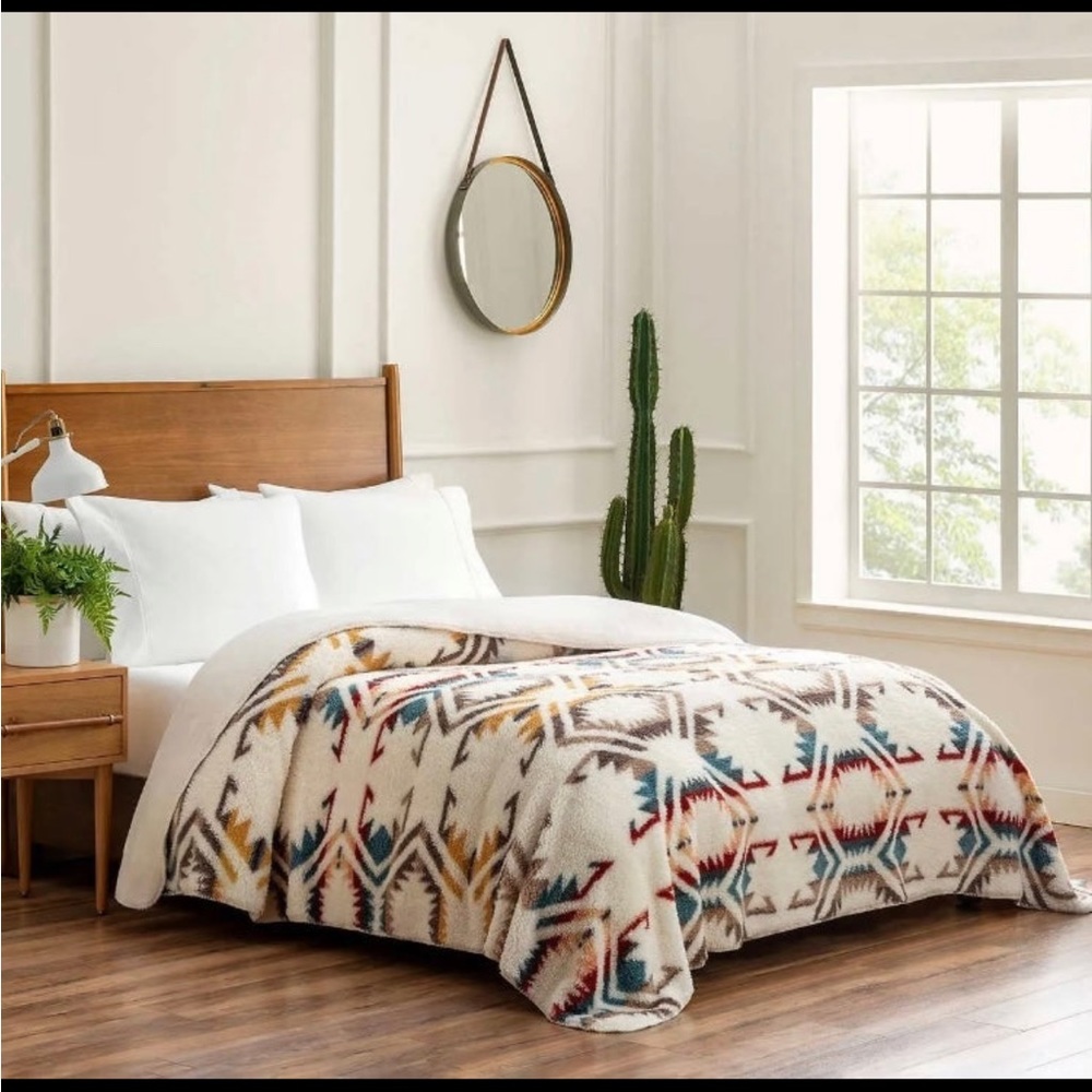 Pendleton Queen Sherpa White Sands Blanket